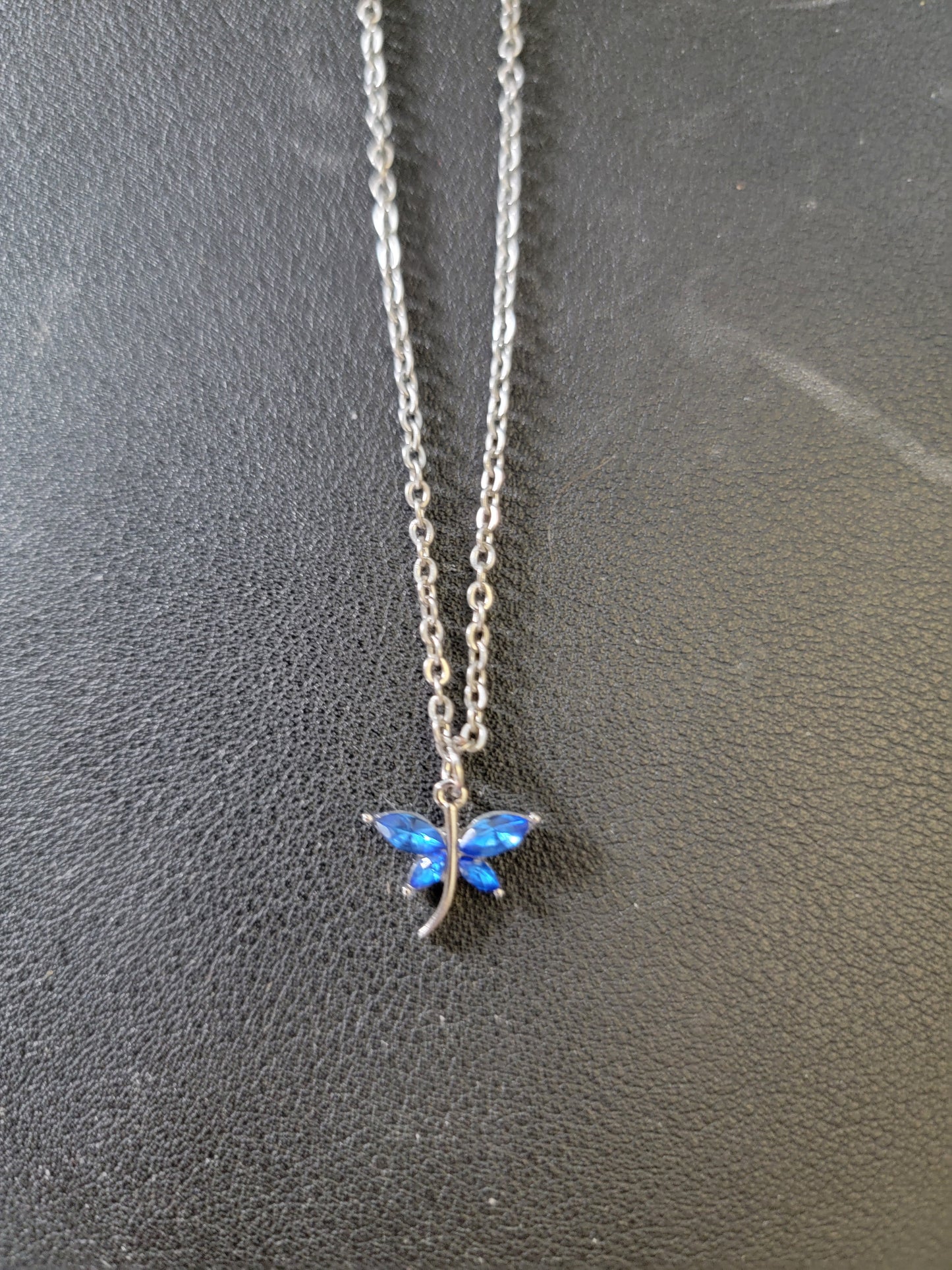Dragonfly 18" Stainless Silver Necklace with Lobster Claw Clasp – Elegant & Timeless Jewelry Gift